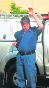 Huldeblyke stroom in nadat Kraaifontein se kaptein Gerhard Niemand sterf