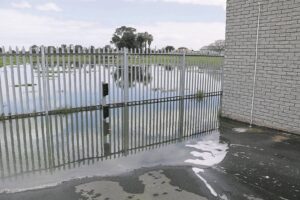 Kliniek se deure bly oop ten spyte van riool- en wateruitdaings
