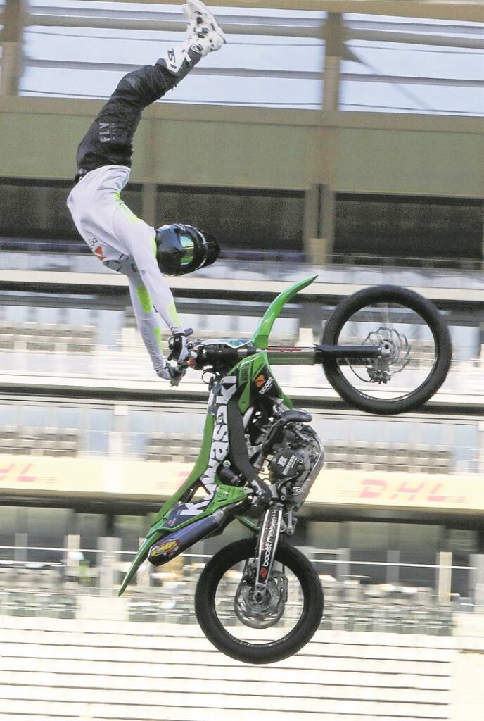 Lance Russell makes it look easy.