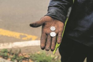 Moenie kos aan bedelaars uitdeel, ná Goodwood-inwoner deur bedelaar uitgevloek word