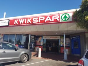 Vier verdagtes vlug van die toneel na ‘n gewapende roof by ‘n winkel in Stellenberg