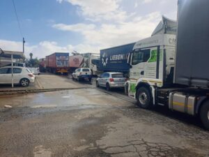 Kraaifontein Industria standoff: Business owners clash with truck drivers over blocked entrances
