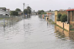Wes-Kaap tel stukke op ná storm