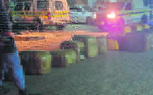 Mans wat van ongelukstoneel weghol met dagga gevang