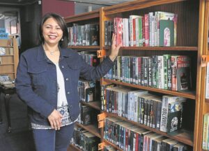 Eers mense, dan boeke