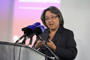 City delays new tariff