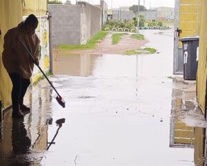 Storms woed in die Wes-Kaap: Duisende dakloos en skole beskadig