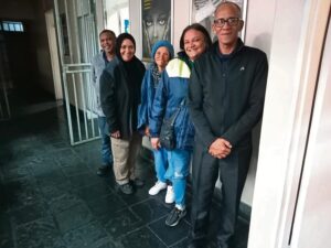 Vrou ná 24 jaar met familie herenig