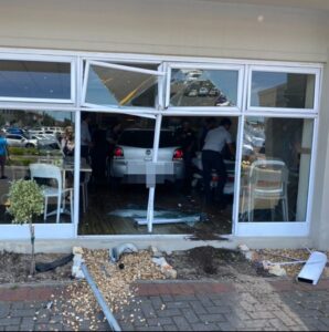 Eight people injured when a car crashed into Cape Gate Mediclinic Hospital