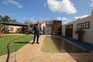 Oakdale-huise oorstroom ná swaar reën