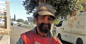 Geliefde koerantjoggie sterf op straathoek in Durbanville