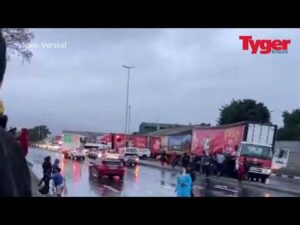 KYK | Mense plunder vragmotor in Kaap wat weens stormweer vassit