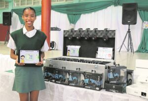 iPads afgelewer by die Laerskool Kalkfontein