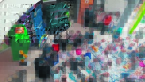 Marionette wys vir jong kinders wat ’n morsjors is