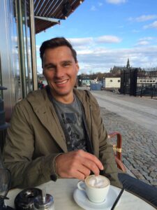 Blind capable of taking the lead