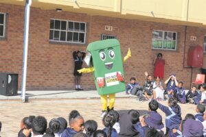 Stad Kaapstad se Bingo besoek Laerskool Dennegeur