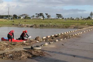 Man wat in Kuilsrivier-kanaal beland het steeds soek