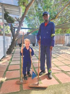 Peuter en werk is baie groot maats