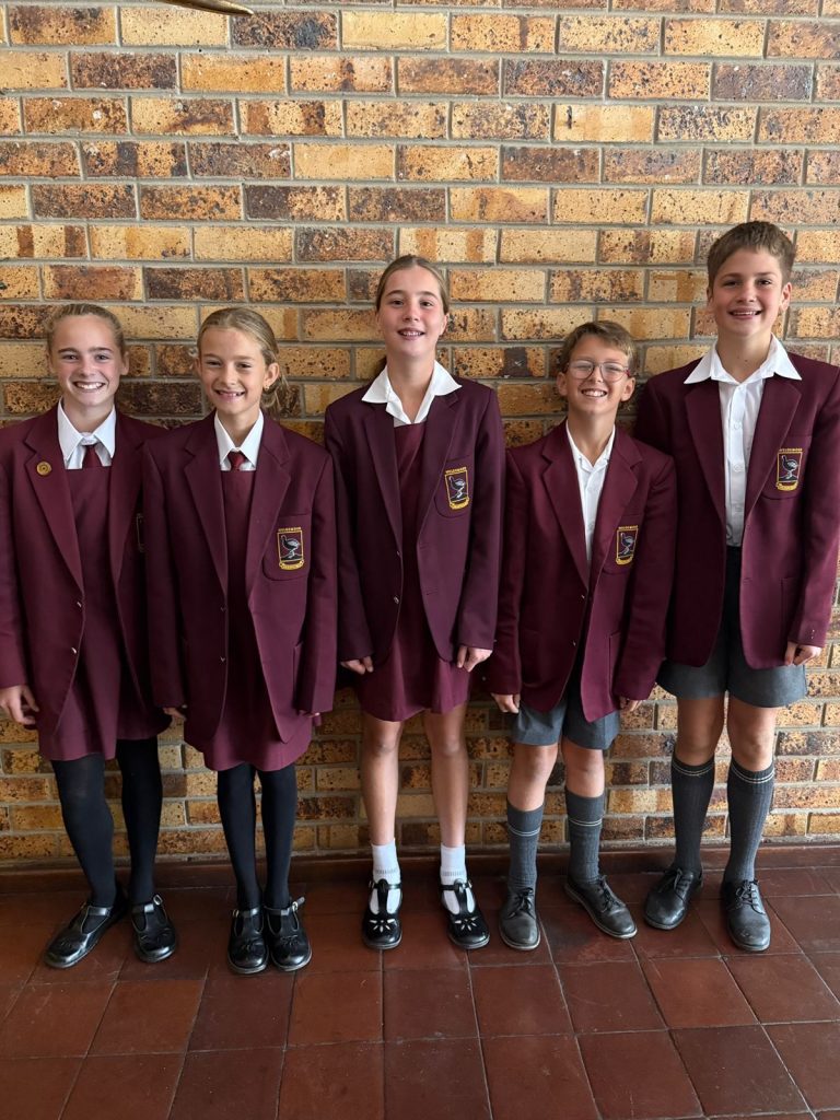 Vyf leerders van die Laerskool Welgemoed is vir die Durbell Northerns o.12 B-hokkiespan gekies. Van links staan Kayla-Elle Kruger, Liza van der Watt, Shae Parker, Theron van der Merwe en Tommy Rowan.