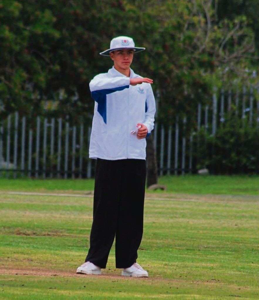 Renier in aksie as skeidsregter.