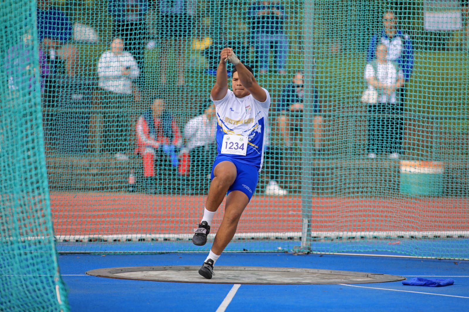 Eben Jacobs hamergooier in aksie.