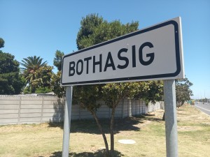 Concerns grow over trolley recyclers dropped off on bin days in Bothasig