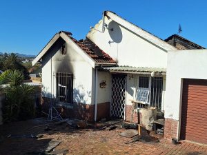 Brackenfellse vrou sterf in verwoestende huisbrand in Protea Village