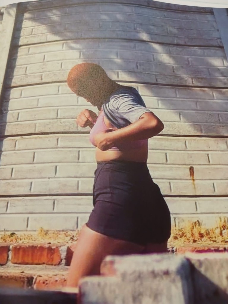 Oud en jonk word aan hul walglike gedrag blootgestel.