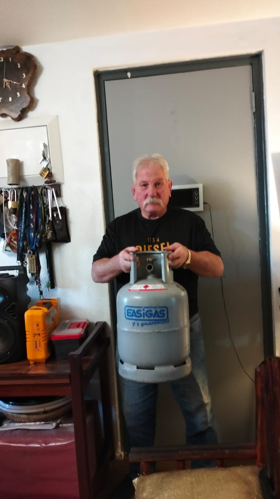 Gemeenskapslid help om gasdief in Parow vas te trek