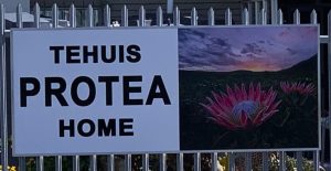 Groot fondsinsameling: basaar en veiling by Protea-tehuis