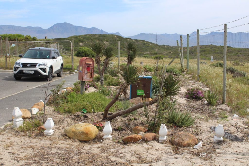 The Pelican Heights Civic Association has started community gardens along the road reserves.