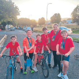 Bellville-jeug samel R17 000 in vir bedreigde Afrika-pikkewyne