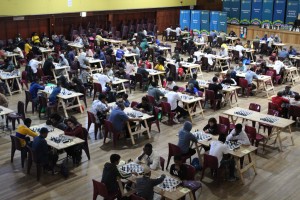 Jonk en oud in Parow byeen vir skaak-toernooi