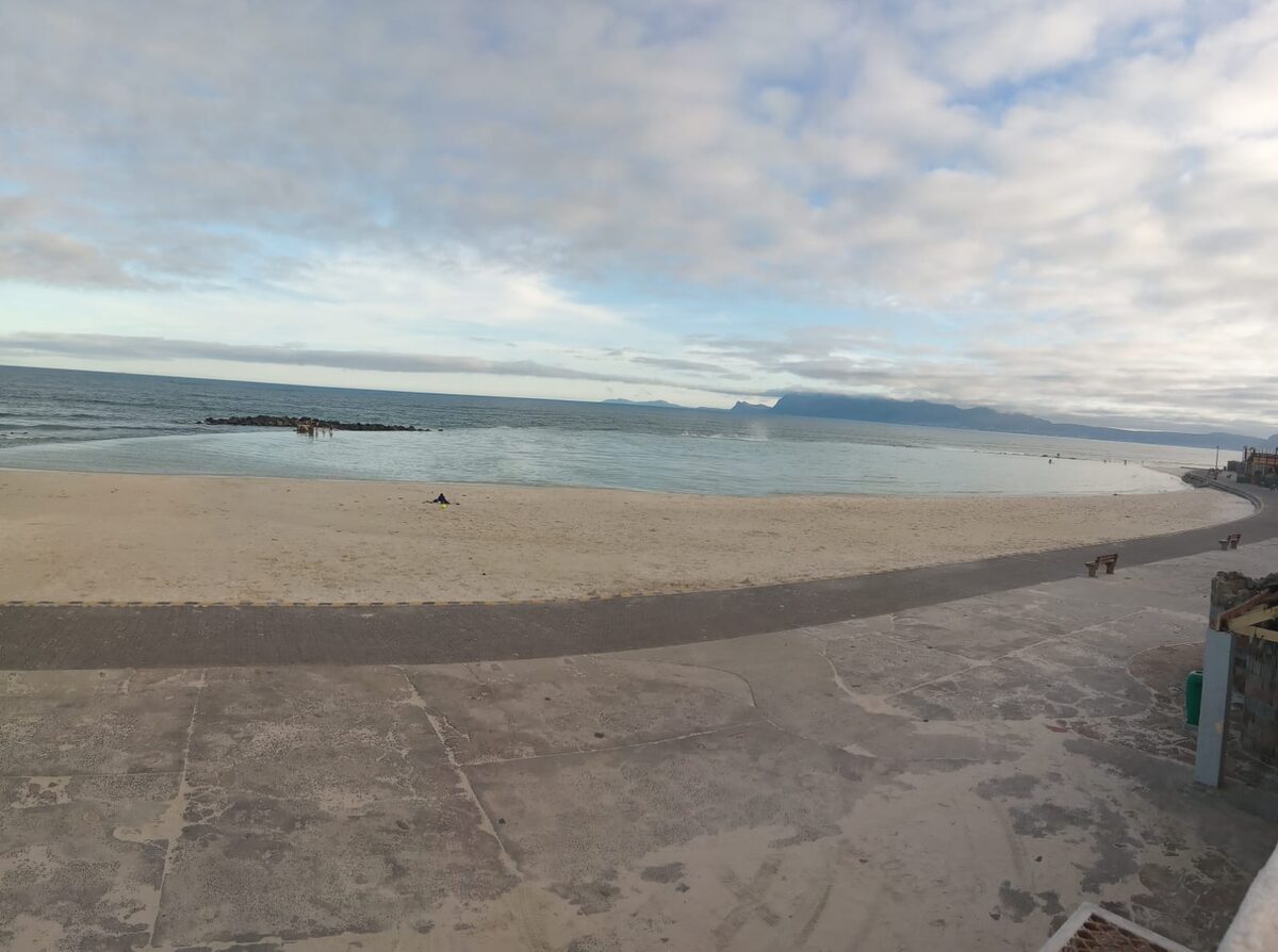 Wide view of Strandfontein Pavilion tidal pool