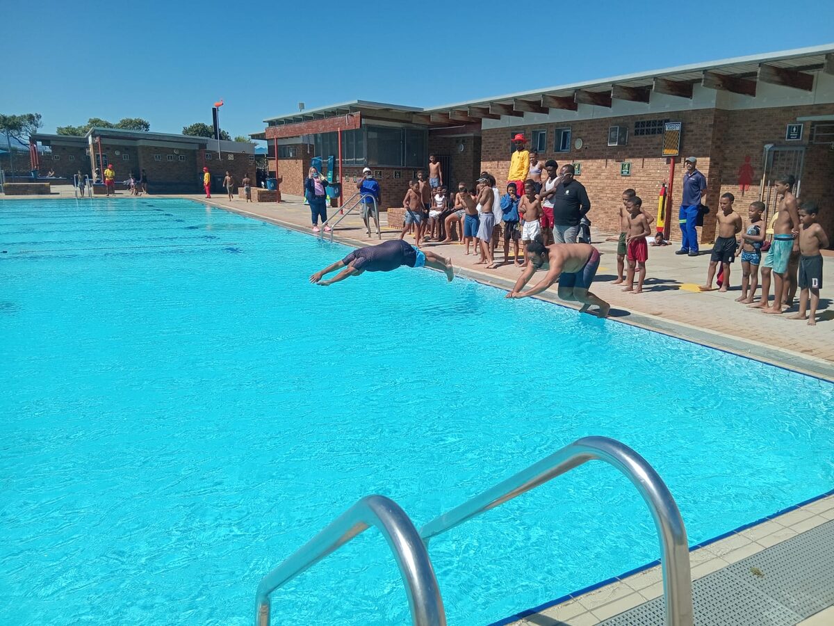 Sub-council 12 chair Solomon Philander and facility manager Romario Fourie test the waters at the Eastridge public swimming pool on Friday 3 October.