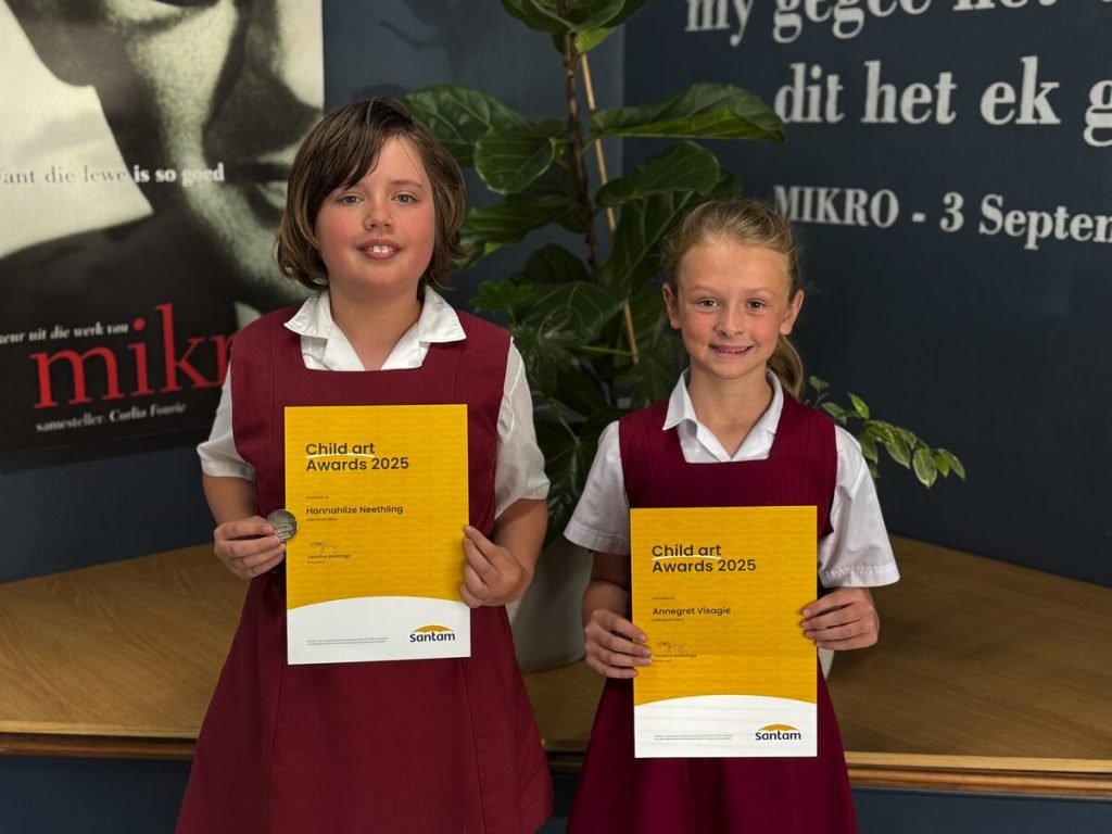 Hannahlize Neethling (gr. 5) en Annegret Visagie (gr. 3) van die Laerskool Mikro het elkeen 'n sertifikaat en 'n goue medalje ontvang vir hul inskrywings vir Santam se jaarlikse kinderkuns-kompetisie.