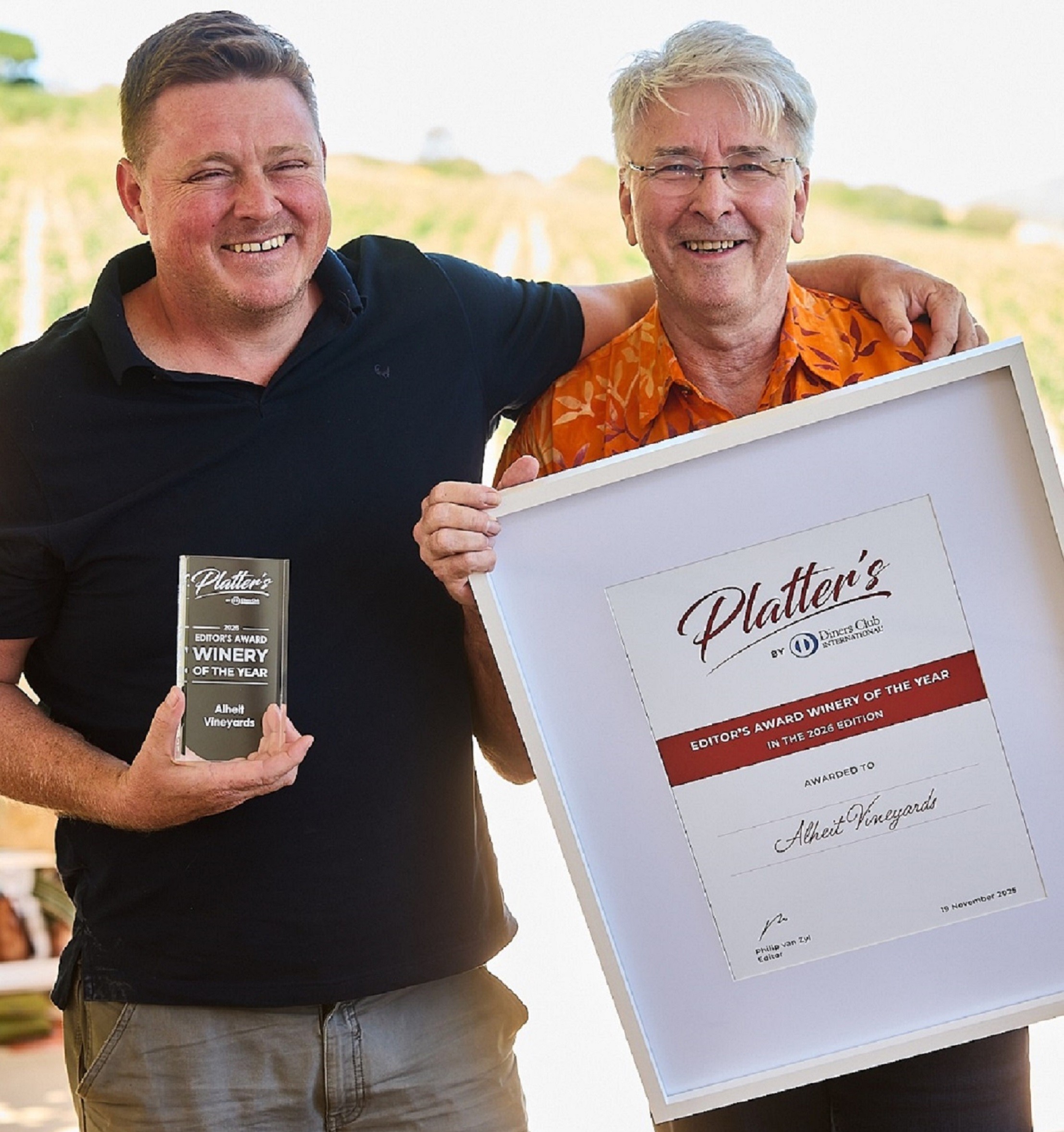Philip van Zyl (right), editor of the Platter's wine guide, presents the Platter's 2026 Editor's Winery of the Year Award to Chris Albeit of Alheit Vineyards.