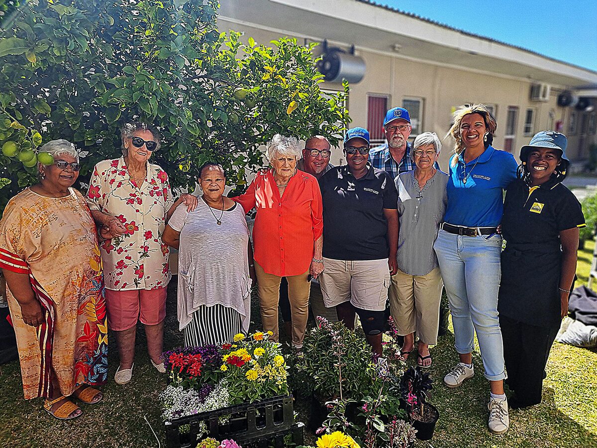 Foto van inwoners en helpers