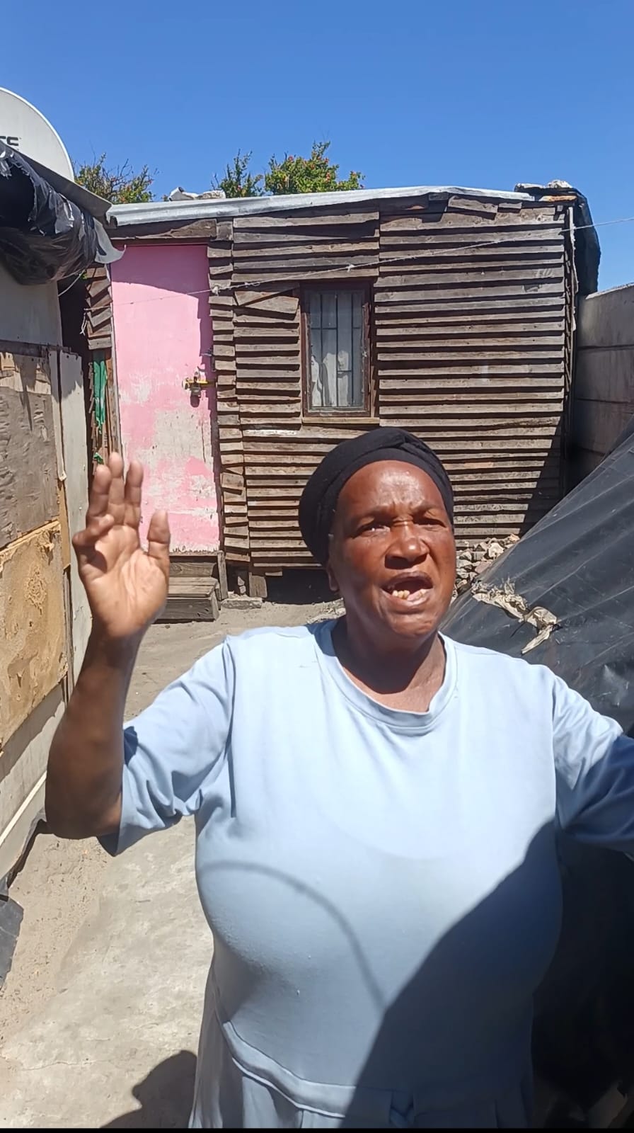 Jasmine Williams word oorweldig deur die emosies nadat sy uitgevind het dat sy 'n huis gaan kry.