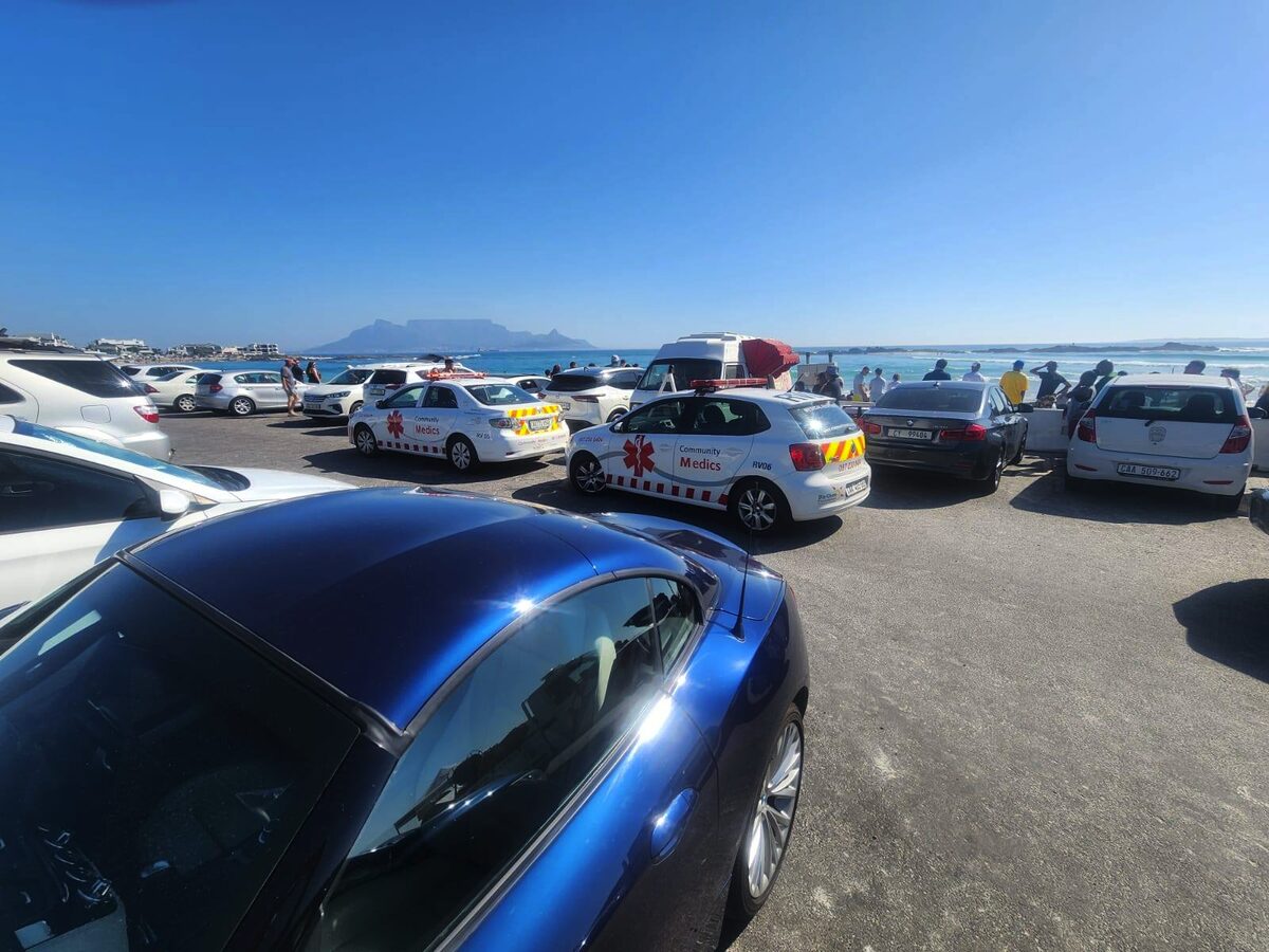 Community Medics performe continuous resuscitation for 40 minutes until the swimmer’s pulse was restored. 