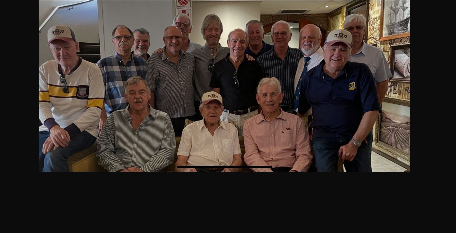 Sittend, voor van links: Vidius Archer, Frank Greeff (kaptein), Sarel Burger (afrigter) John Villet en Johan Raats.