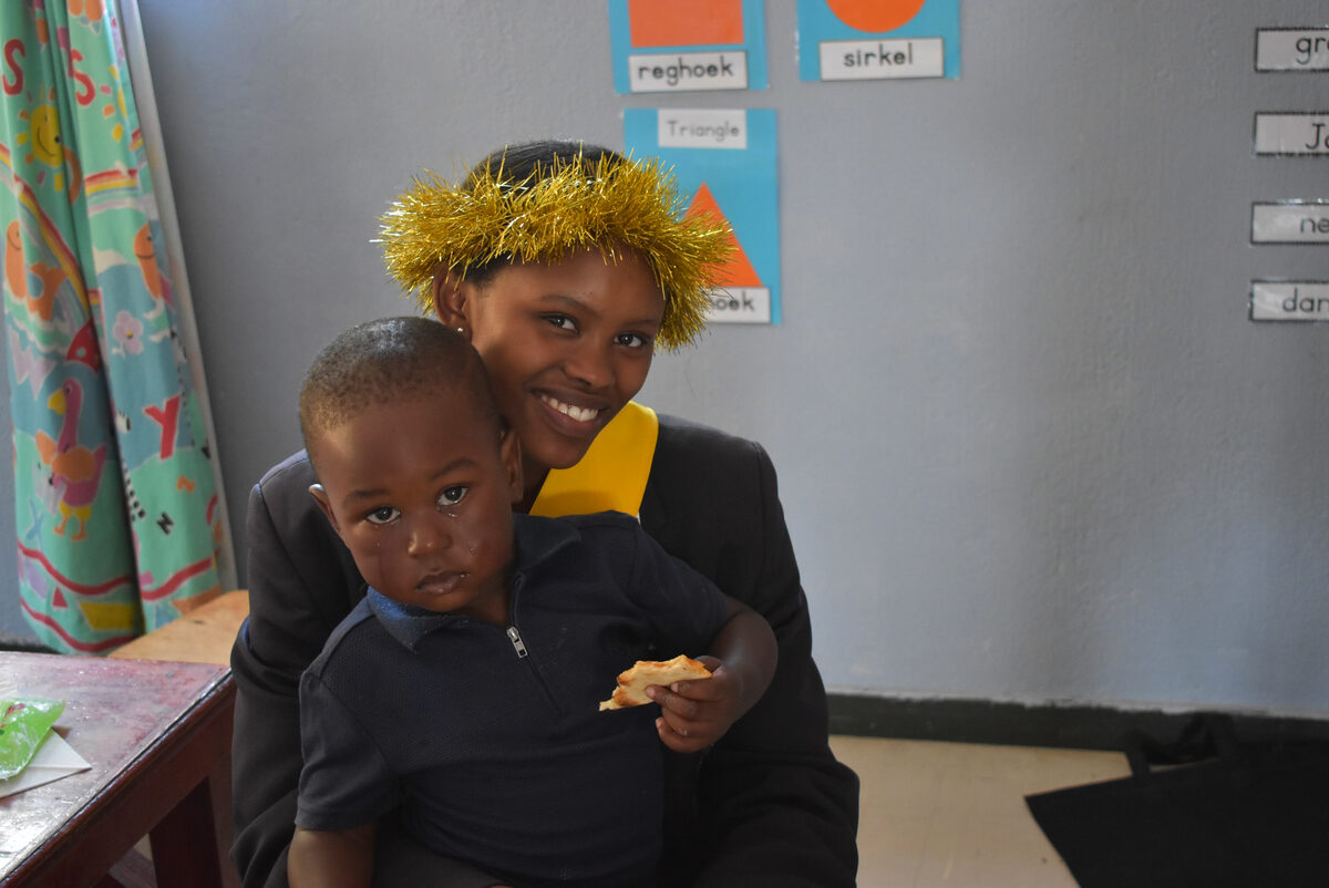 Foto van leerder en een van die kinders