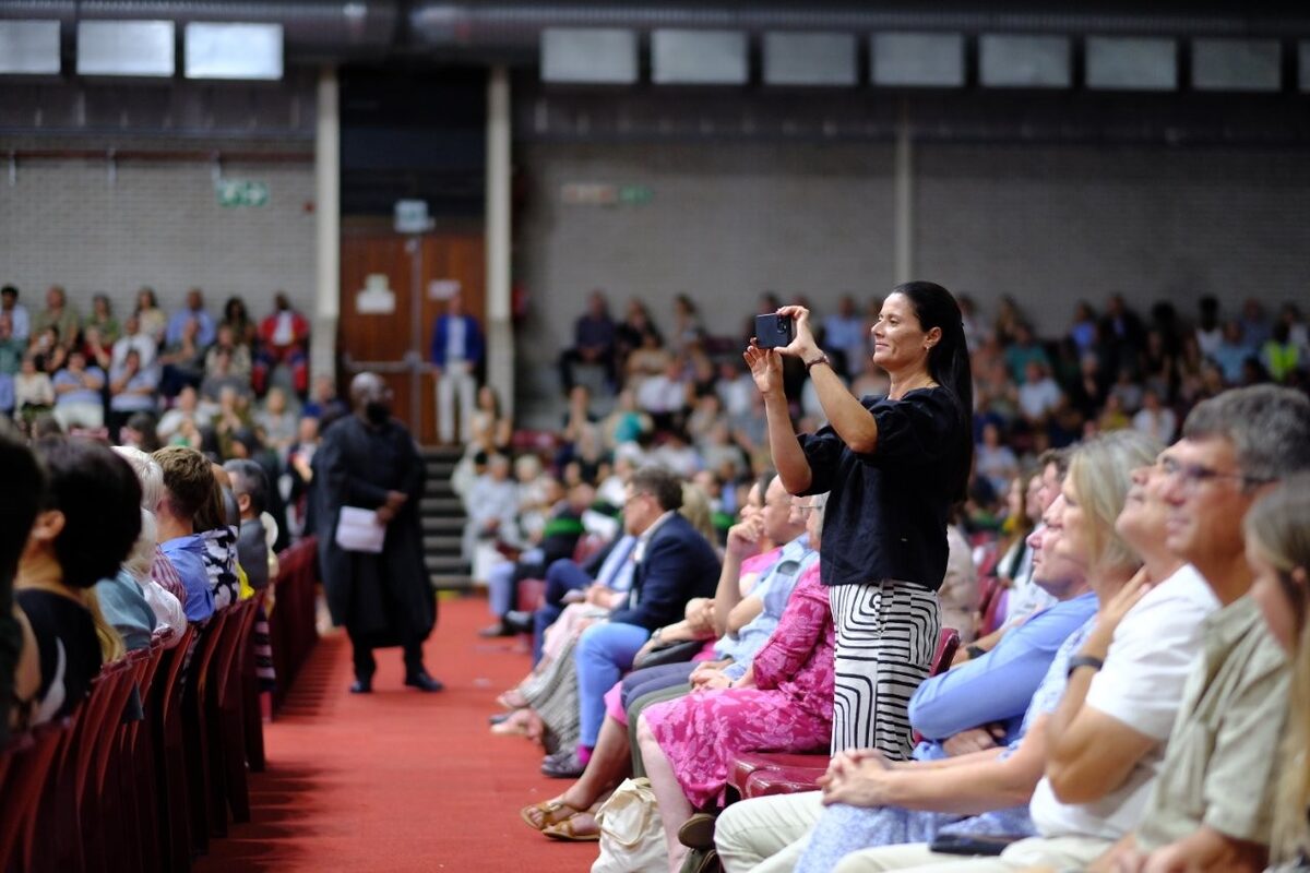 `n Rekord getal studente het vandeesweek by die Universiteit van Stellenbosch gegradueer.