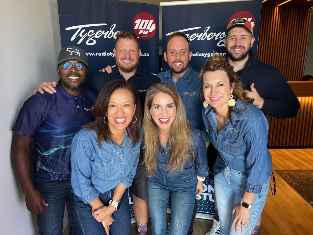 Die Radio Tygerberg 104FM span wat almal genomineer is vir die Telkom Radio-toekenningskompetisie. Agter van links is Neville D (Beste Ontbytprogram op 'n gemeenskapstasie), Reinhard Kotze vir sy program Nuwe Hoogtes en Francois Boyce en Charl Havenga (albei ook deel van die ontbytprogram) Voor is Rouchelle Liedemann (Beste Laatmiddag Aanbieder op 'n gemeenskapstasie), Liomee Vosloo (Beste Potgooi) en Benescke Janse van Rensburg (ook deel van die ontbytprogram).