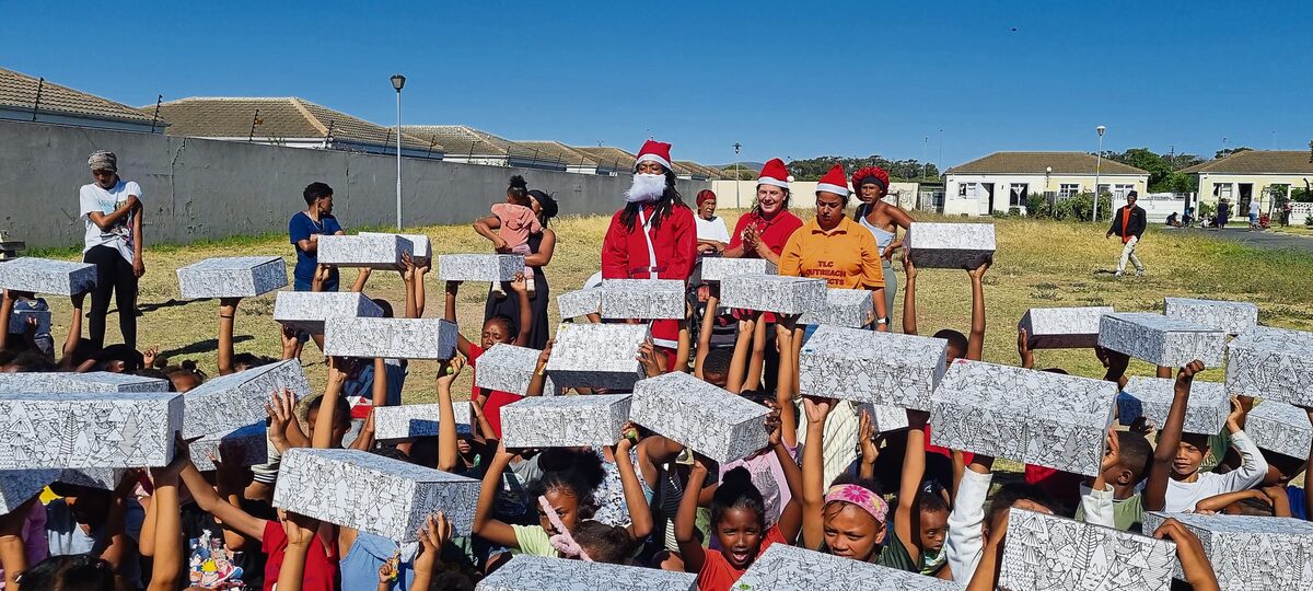 
Sunningdale Primary leads the way with 100 Santa gift boxes!