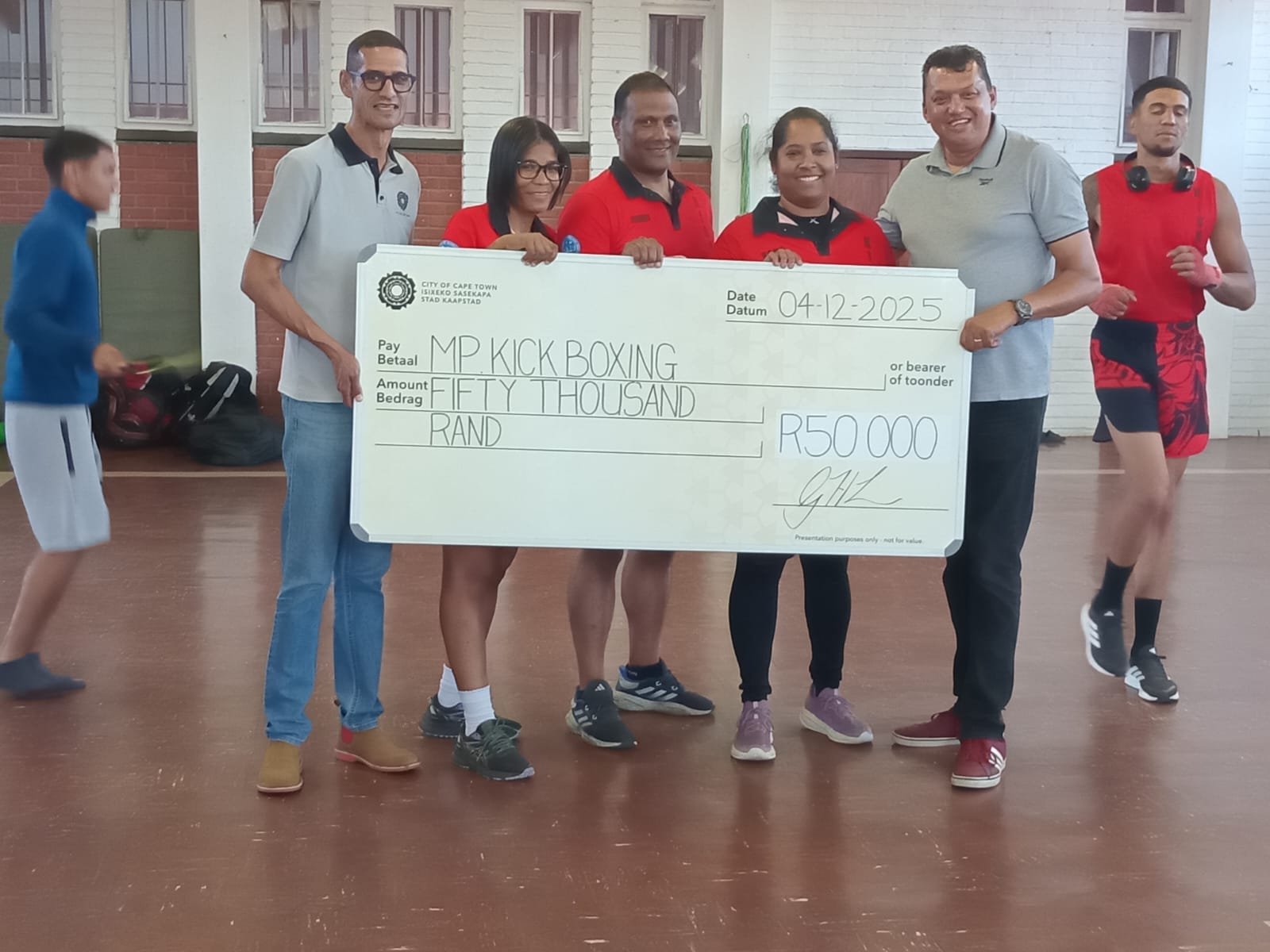 Mayor helps kickboxing club rebuild after fire