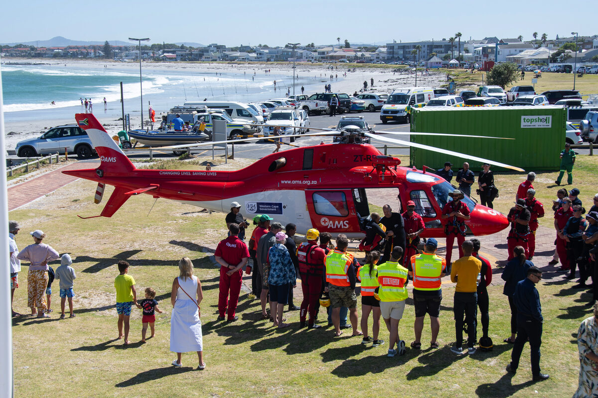 The Western Cape Health Services festive season launch at Melkbosstrand included a rescue training session with the Skymed helicopter and the Rescue vessle Rotary's Gift.  Photo:Andrew Ingram / NSRI