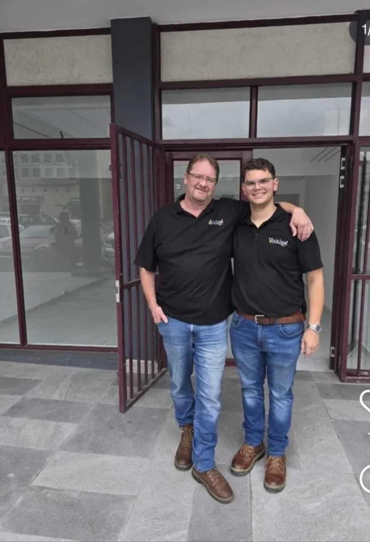 Pa en seun duo skep Vokkies-handelsmerk met “Vokkies my Blahhh” slagspreuk