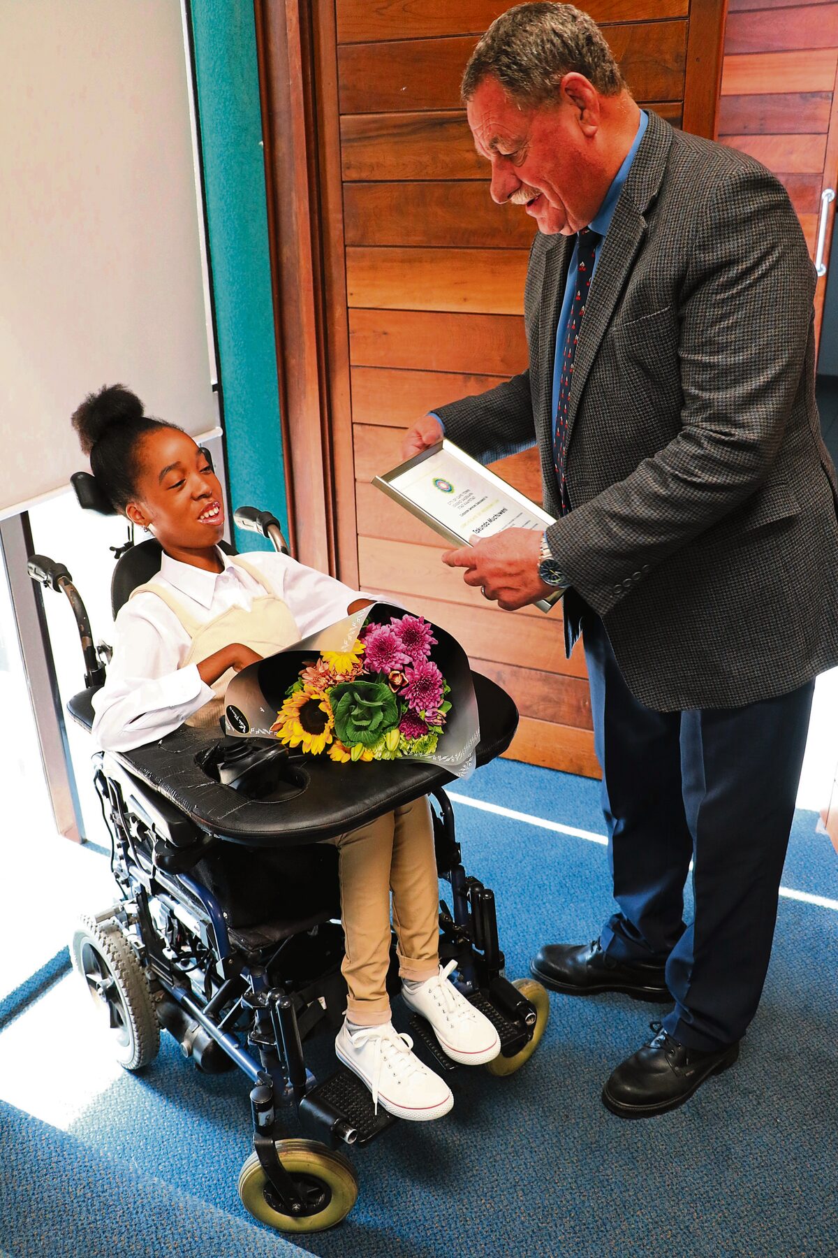 Subcouncil 14 chair Johannes van der Merwe presented Takunda Muhuweni, Jan Kriel School and the country's best matriculant with special education needs (LSEN) with a certificate of recognition from the subcouncil and City of Cape Town.