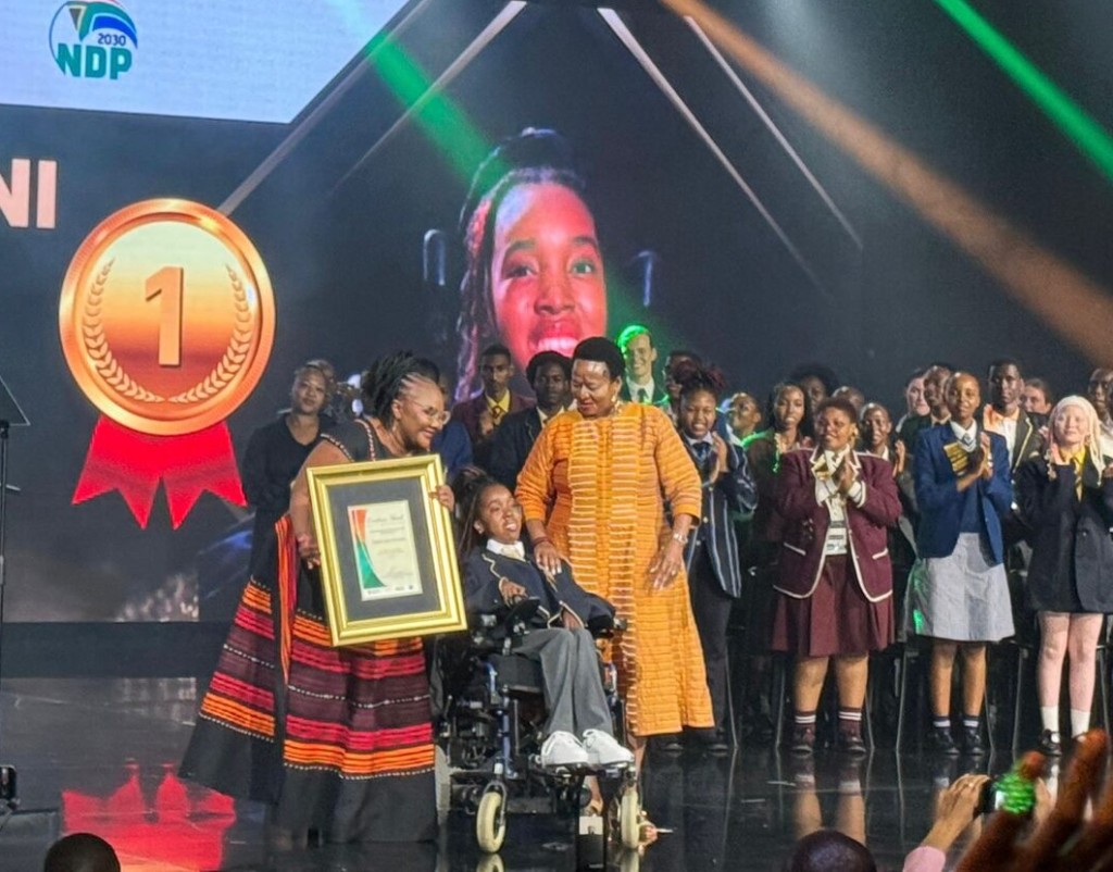 Takunda Muchuweni receiving her certificate from Minister of Basic Education Siviwe Gwarube.